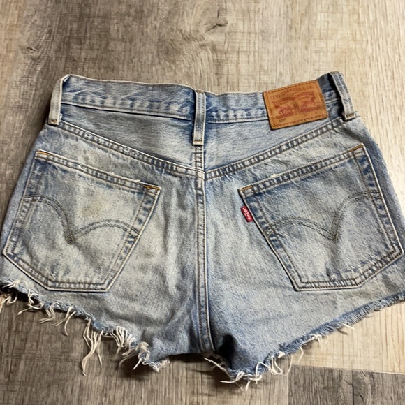 Levi’s cut off shorts - Picture 2 of 5